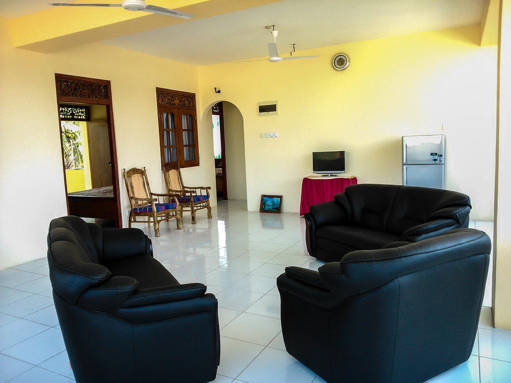 Randhi La Beach View Lounge Хиккадува Экстерьер фото
