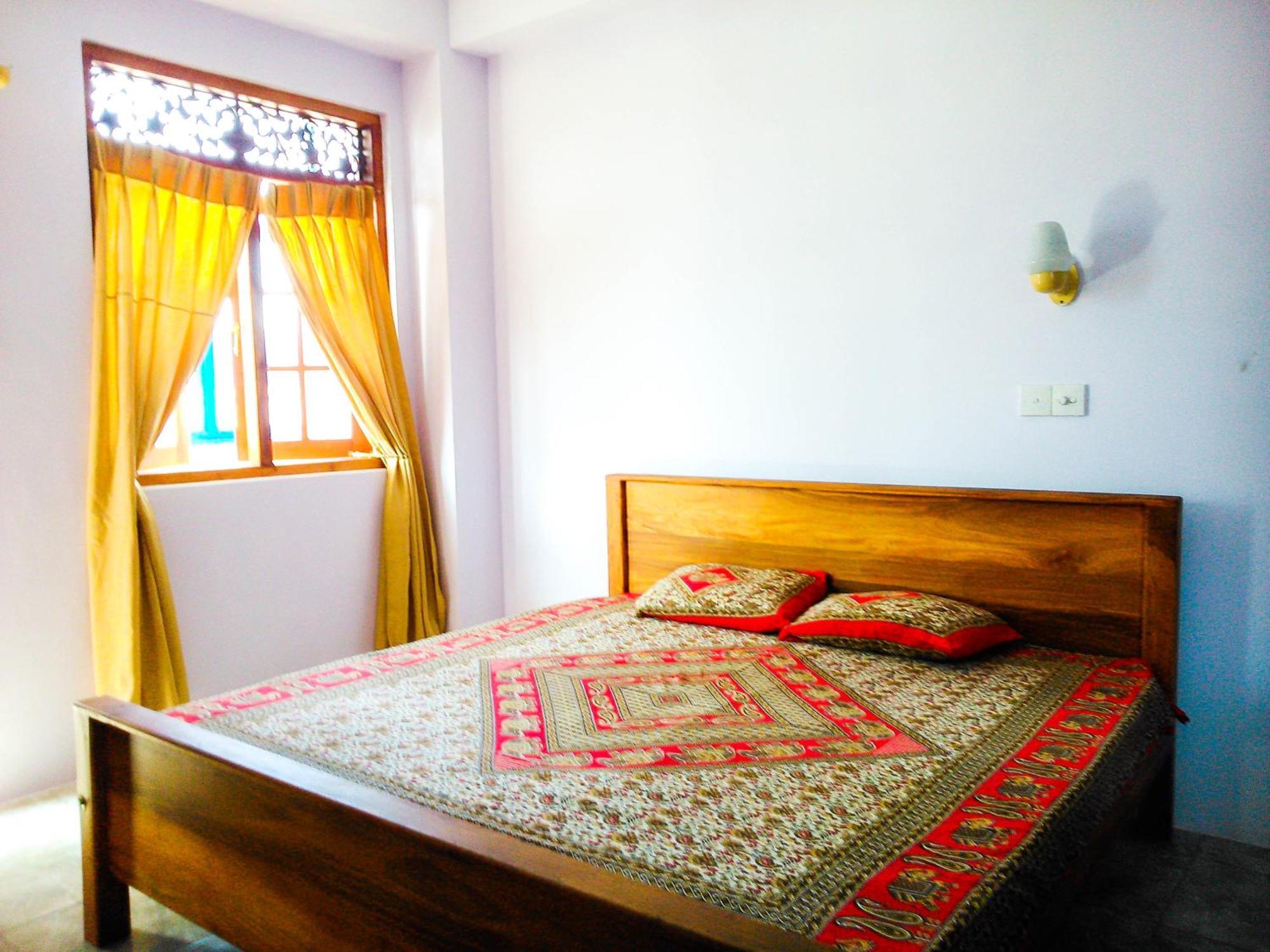 Randhi La Beach View Lounge Хиккадува Номер фото