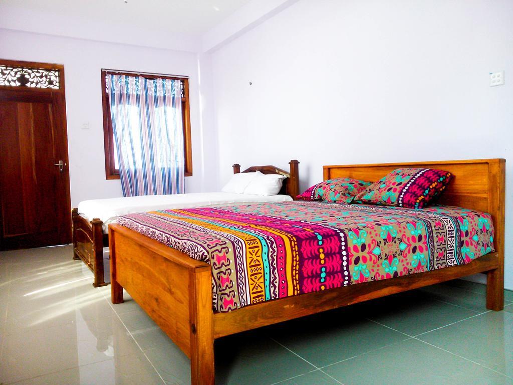 Randhi La Beach View Lounge Хиккадува Экстерьер фото