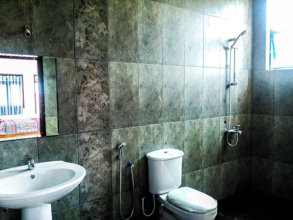 Randhi La Beach View Lounge Хиккадува Экстерьер фото
