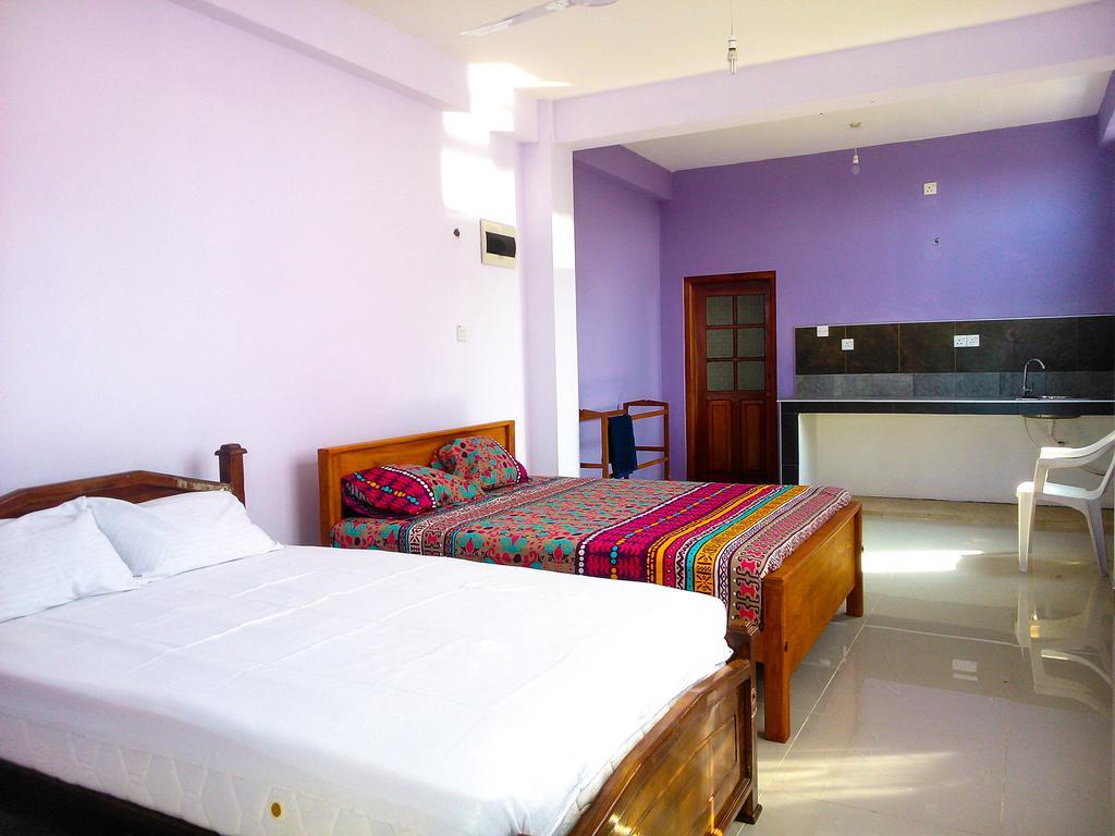 Randhi La Beach View Lounge Хиккадува Экстерьер фото