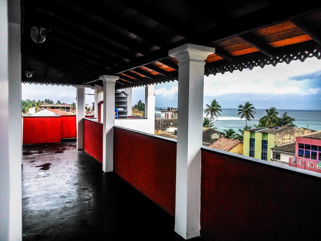 Randhi La Beach View Lounge Хиккадува Экстерьер фото