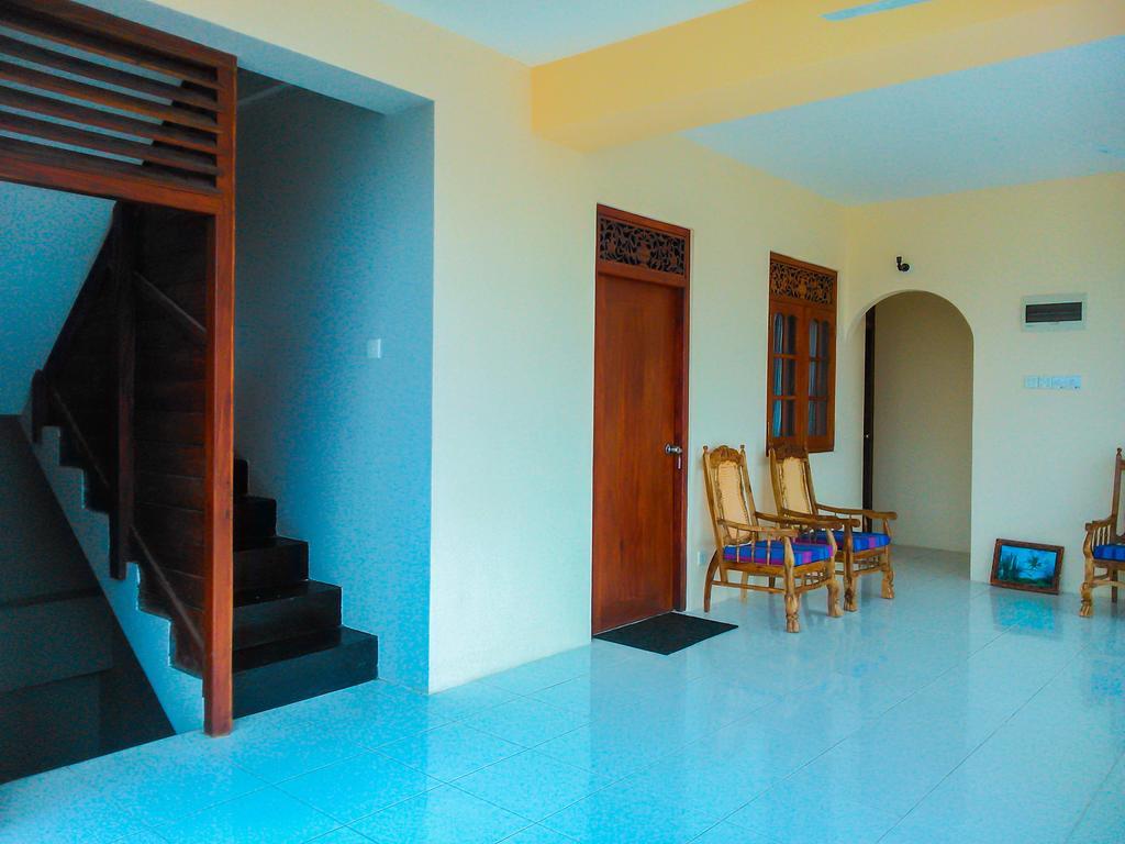 Randhi La Beach View Lounge Хиккадува Экстерьер фото