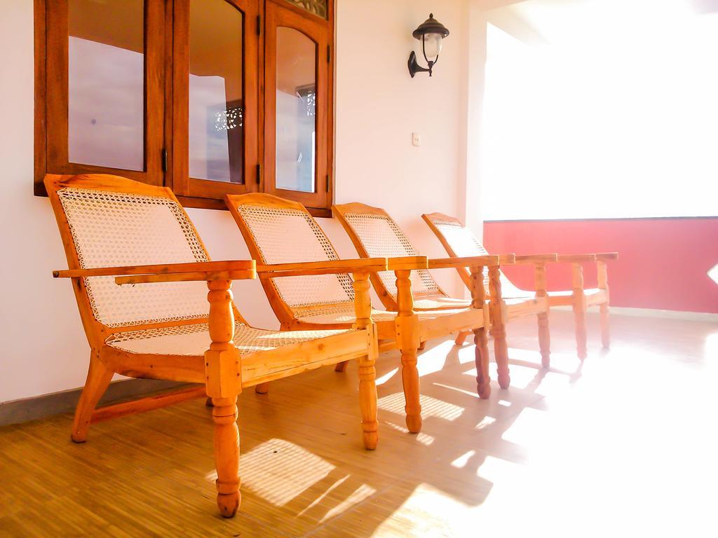 Randhi La Beach View Lounge Хиккадува Экстерьер фото