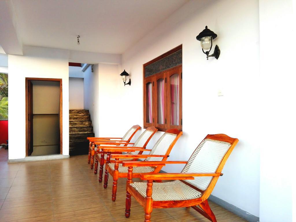 Randhi La Beach View Lounge Хиккадува Экстерьер фото