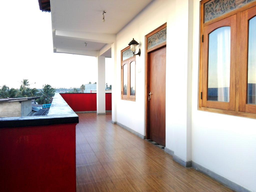 Randhi La Beach View Lounge Хиккадува Экстерьер фото