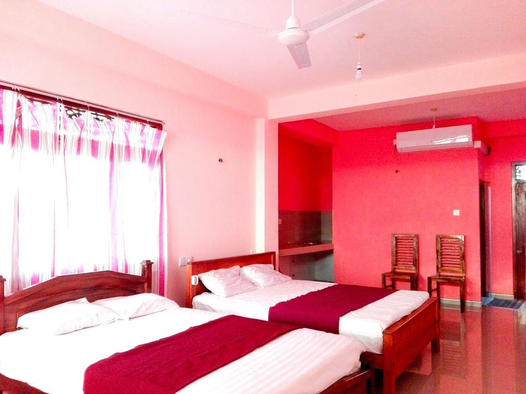 Randhi La Beach View Lounge Хиккадува Экстерьер фото