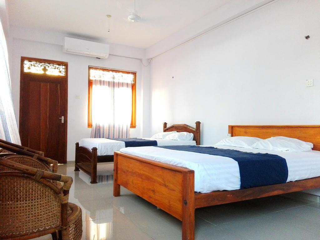 Randhi La Beach View Lounge Хиккадува Экстерьер фото