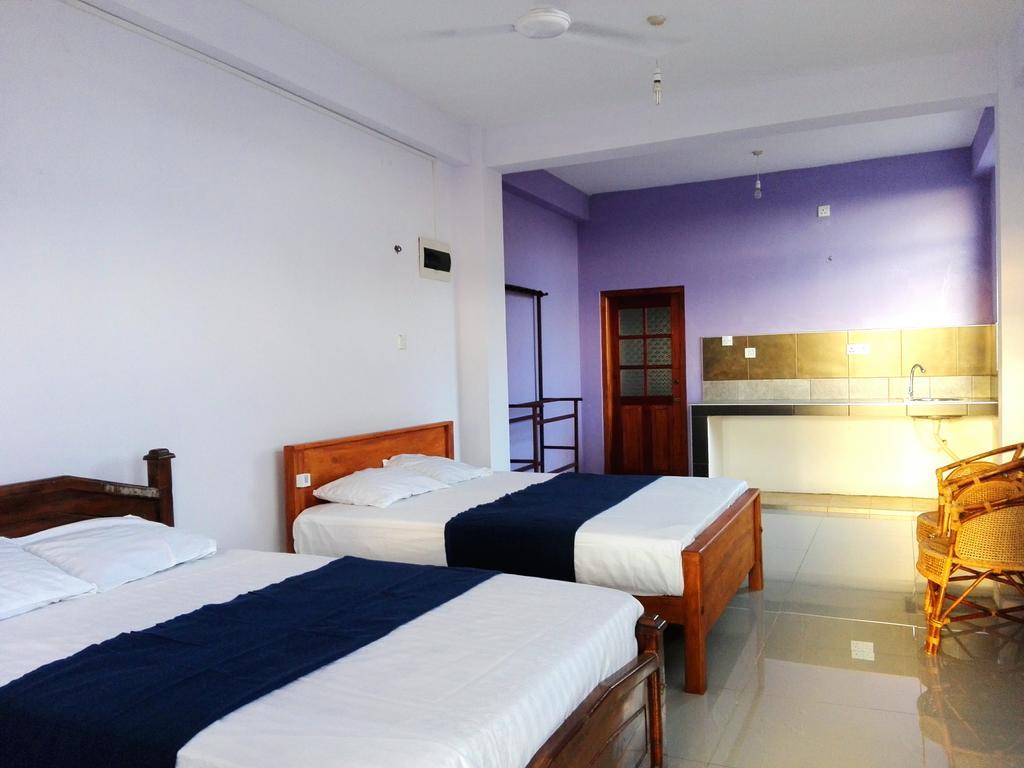Randhi La Beach View Lounge Хиккадува Экстерьер фото