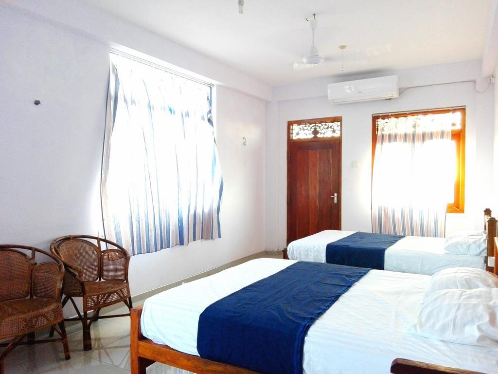 Randhi La Beach View Lounge Хиккадува Экстерьер фото