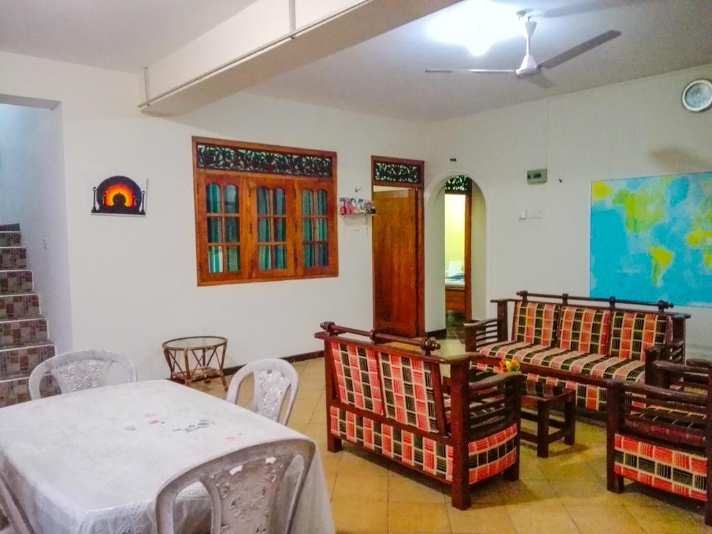 Randhi La Beach View Lounge Хиккадува Экстерьер фото