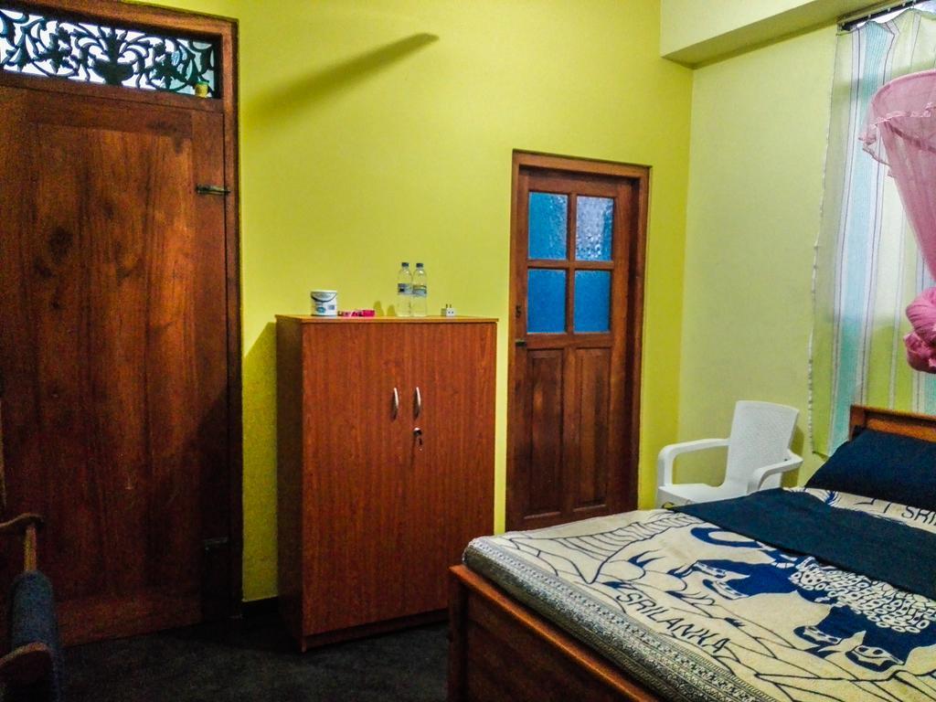 Randhi La Beach View Lounge Хиккадува Экстерьер фото