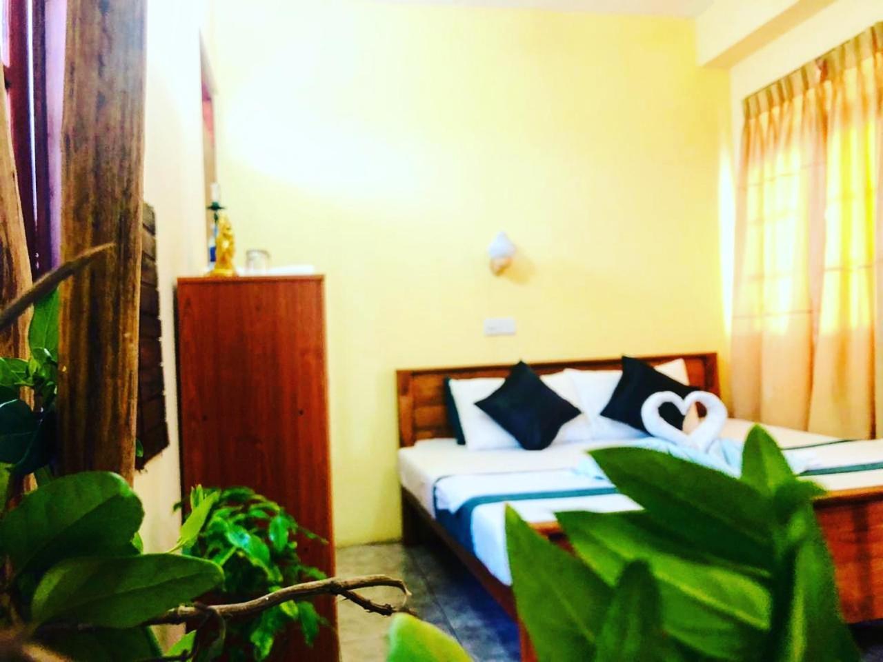 Randhi La Beach View Lounge Хиккадува Экстерьер фото