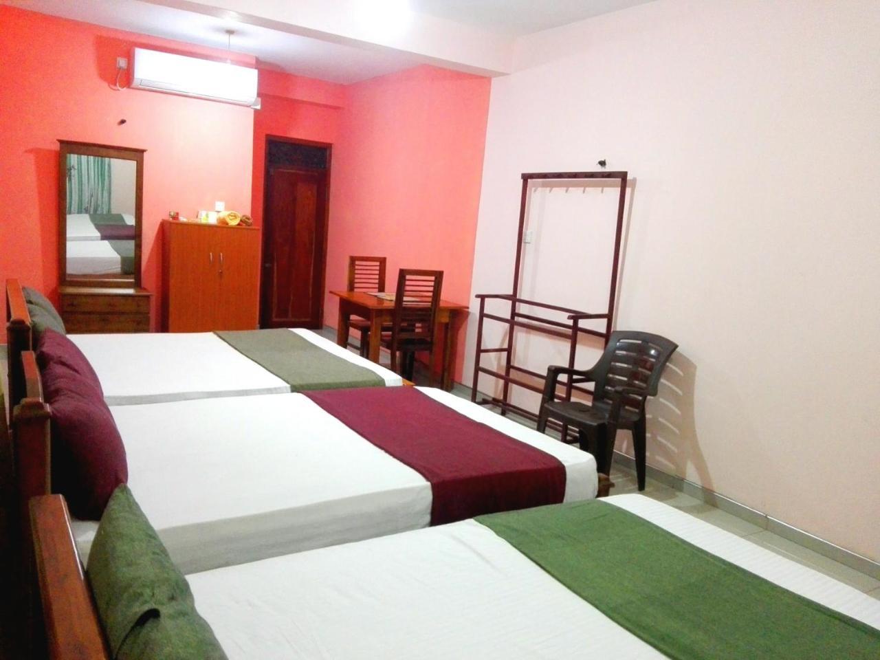 Randhi La Beach View Lounge Хиккадува Экстерьер фото