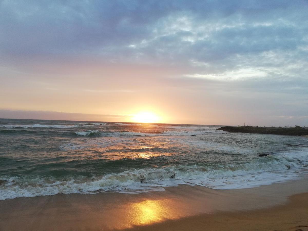 Randhi La Beach View Lounge Хиккадува Экстерьер фото